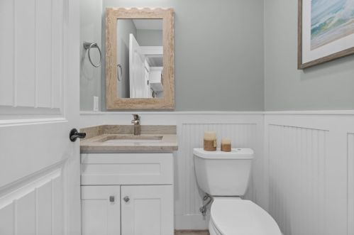 54 Cushing St, Hingham MA 02043-3625 exterior