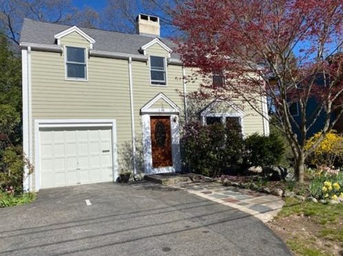 228 Woodcliff Rd, Newton MA 02461-2128 exterior