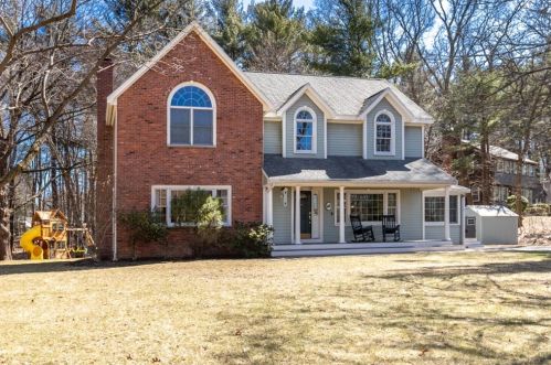 46 Ledge Rd, Lynnfield, MA 01940-1514