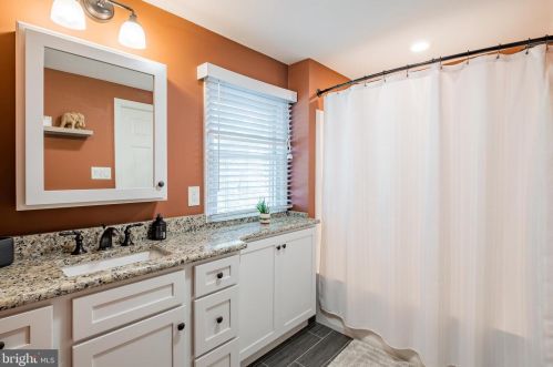 12 Beech Pl, West Deptford NJ 08096-3312 exterior