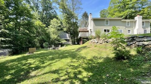 385 Stonetown Rd, Skyline Lakes NJ  07456-1308 exterior