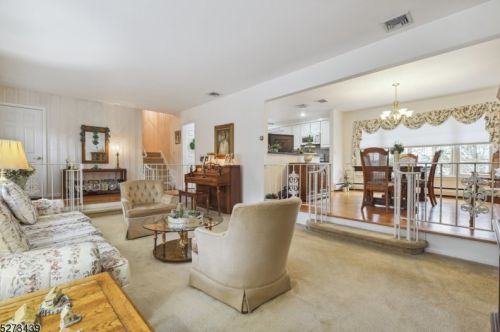 47 Ronald Dr, East Hanover NJ  07936-1420 exterior