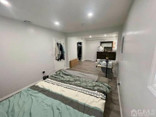 78 Hagaman St, Carteret NJ  07008-1946 exterior