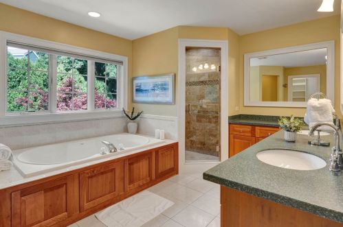 5 Chapel Hill Rd, Beverly MA  01915-1313 exterior