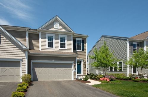 141 Stonehaven Dr, Weymouth, MA 02190
