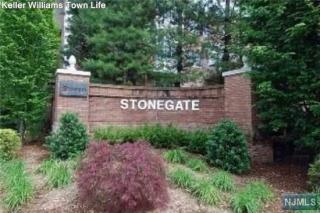 129 Stonegate Trl, Cresskill NJ  07626-2437 exterior