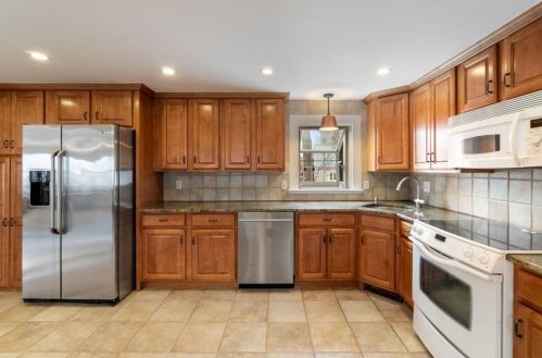 100 Kimball Rd, Dedham MA 02026-3727 exterior