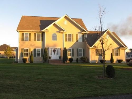 31 Aubin St, Seekonk, MA 02771-5822