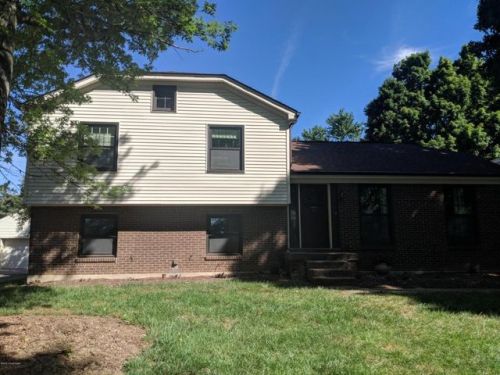 1309 Holsworth Ln, Louisville KY  40222-6618 exterior