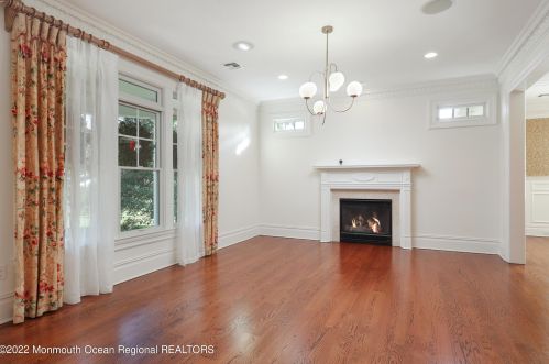 21 Vista Dr, Little Silver NJ  07739-1611 exterior