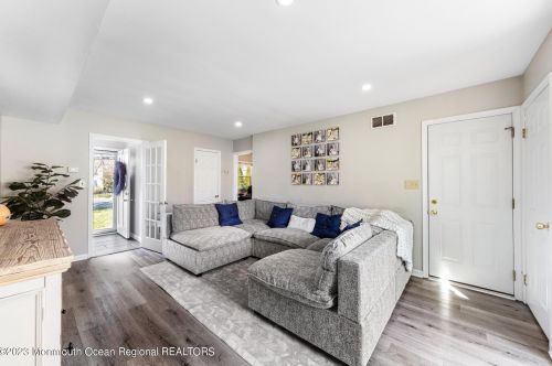 450 Branch Ave, Little Silver NJ  07739-1111 exterior