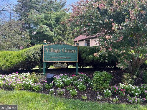 16 Maple St, West Deptford NJ  08096-2583 exterior