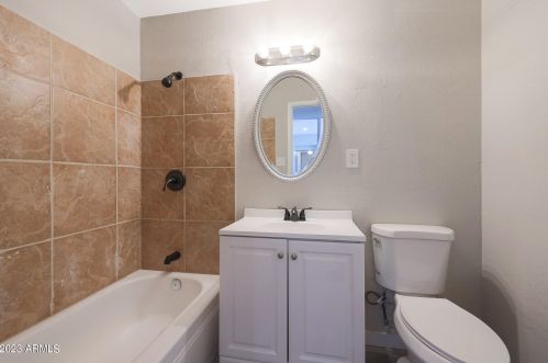 3018 81st Ave, Phoenix AZ  85033-4702 exterior