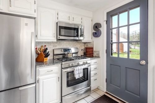 16 Fisher Rd, Hingham MA  02043-1417 exterior