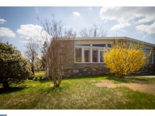 1146 Bingham St, Philadelphia, PA 19115-3726