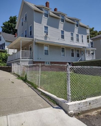 39 Eastern Ave, Worcester, MA 01605-3045