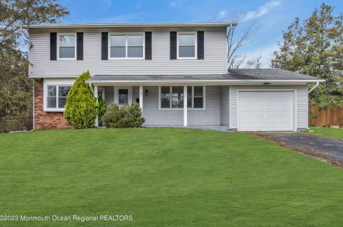 36 Drexel Dr, Jackson Twp NJ  08527-2328 exterior