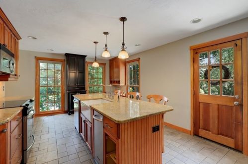 7 Apple Ridge Rd, Sutton MA  01590-2977 exterior