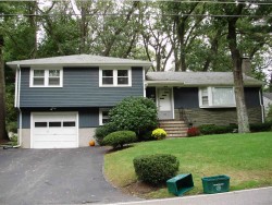 242 Quinobequin Rd, Newton, MA 02468-1817