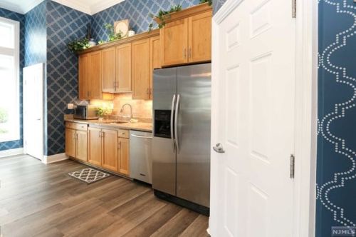 304 Freedom Ln, Belleville NJ 07109-5336 exterior