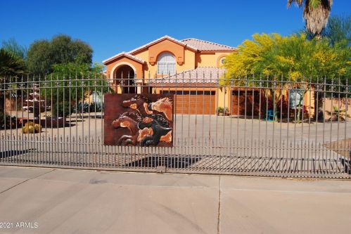 35002 3rd St, Phoenix, AZ 85086-7402