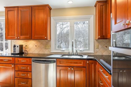 14 Selwyn Rd, Newton MA 02461-2142 exterior