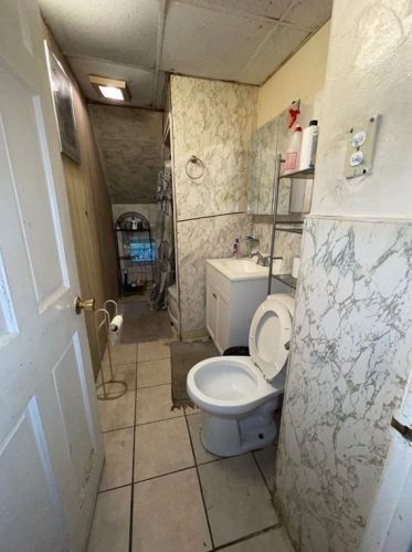 47 Acton St, Worcester MA 01604-4828 exterior