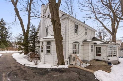 40 Brookside Ave, Newton, MA 02460-1530