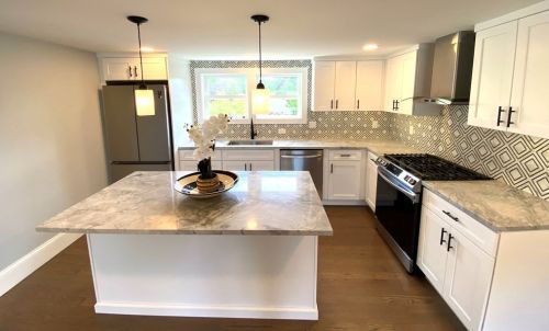 47 Boston Rd, Southborough MA  01772-1617 exterior