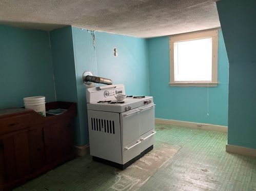 323 Purchase St, New Bedford MA 02740-5739 exterior