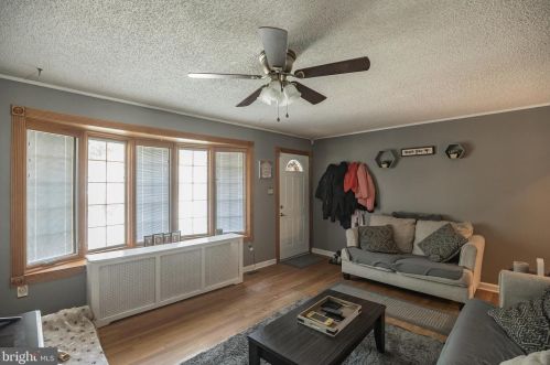 738 Chestnut Ave, West Deptford NJ 08097-1606 exterior