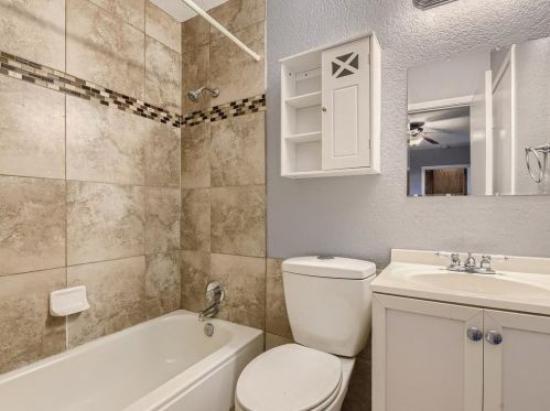 7032 Greenview Cir, Fort Worth TX 76120-1343 exterior