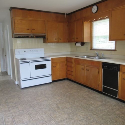 1349 Mammoth Rd, Dracut MA  01826-2225 exterior