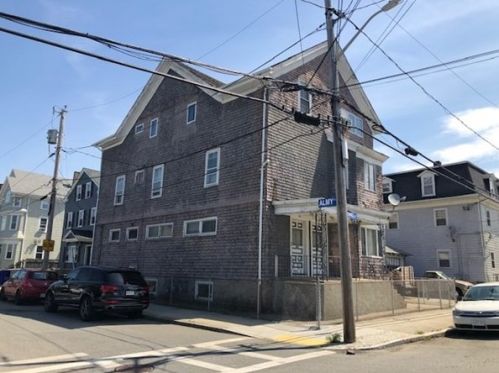 306 Brownell St, Fall River MA  02720-2751 exterior