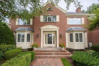 17 Coachman Ridge Rd, Shrewsbury, MA 01545-1561