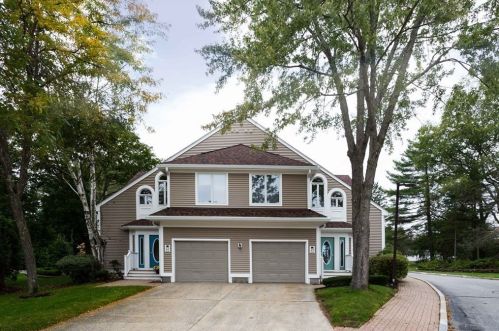 22 Pointe Rok Dr, Worcester, MA 01604-1463