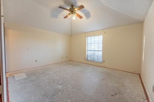 4829 Crestpoint Ln, Garland TX exterior