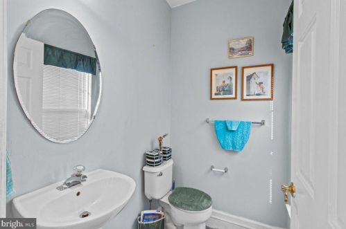 13 Equestrian Dr, Burlington NJ 08016-3065 exterior