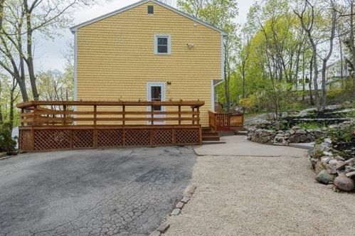 56 Pine Cliff Rd, Weymouth MA  02189-1910 exterior