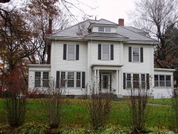 683 Commonwealth Ave, Newton, MA 02459-1102