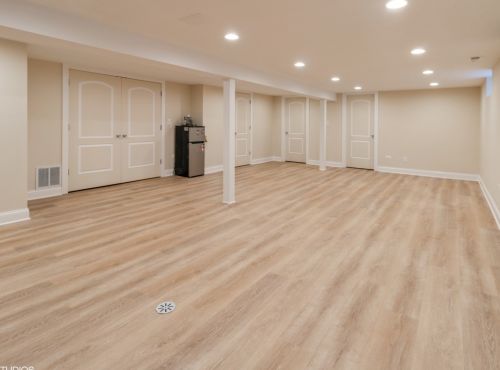 7621 Harlem Ave, Niles IL 60714-4724 exterior