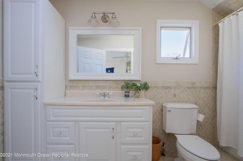 33 Sunnycrest Dr, Little Silver NJ 07739-1126 exterior