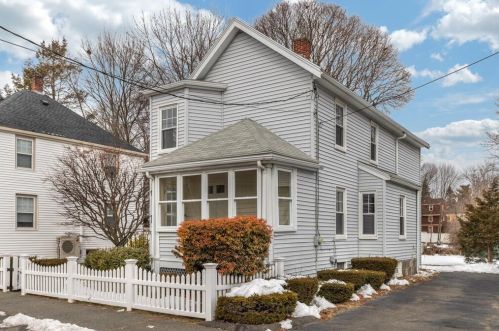 14 Pond St, Milton MA  02186-5618 exterior