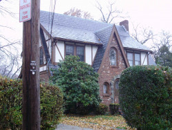 77 Park St, Newton, MA 02458-2025