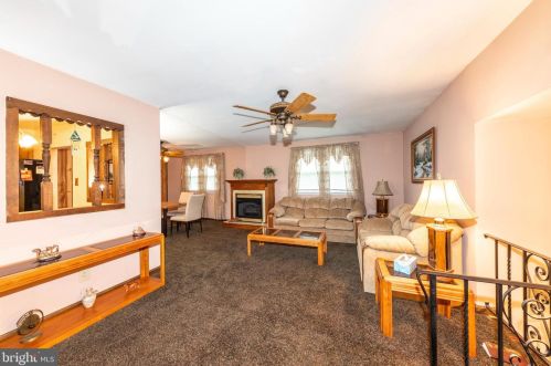 1174 Bennett Dr, West Deptford, NJ 08096-6032