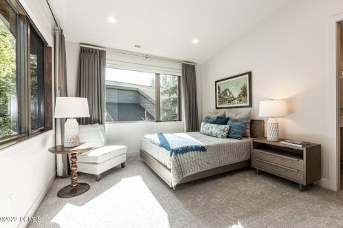 4928 Silver Spg, Park City UT 84098-6042 exterior