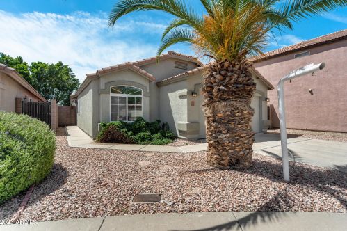 2021 Bluefield Ave, Phoenix AZ 85032-8817 exterior
