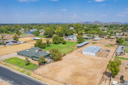 4210 Country Gables Dr, Phoenix AZ 85053-4528 exterior