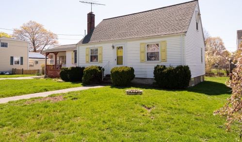 11 Country Dr, Beverly, MA 01915-2627