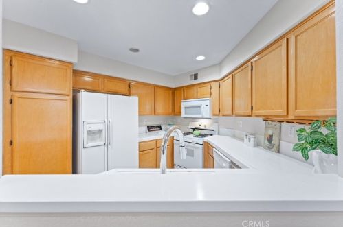 8075 Treeview Ct, Anaheim CA 92808-1552 exterior